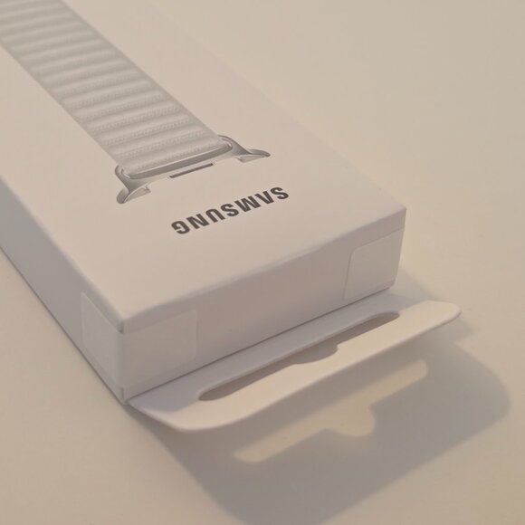 Samsung Fabric Band - Galaxy Watch8/Classic, White, S/M - Picture 6 of 7